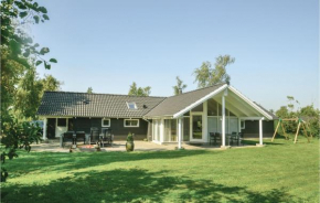 Amazing Home In Væggerløse With Sauna